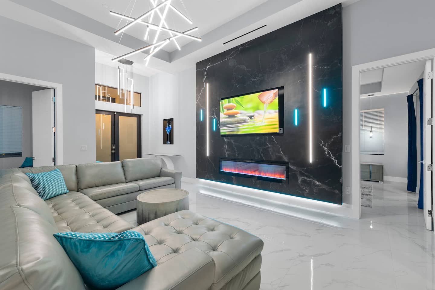 Blue Martini Cape Coral Luxury Vacation Villa - Premium SWFL Rental with Modern Amenities
