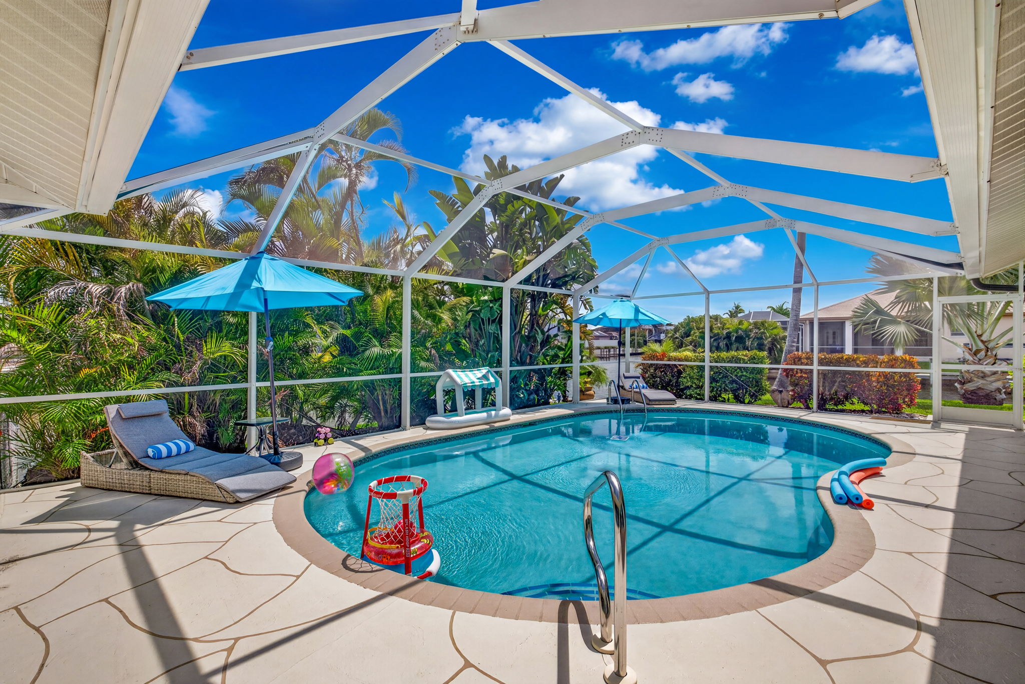 Captain Blu Cape Coral gulf access vacation rental - living room