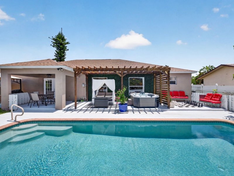 Blu Shell heated pool and hot tub vacation rental Cape Coral