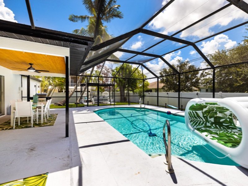 Swangalow boutique vacation rental Cape Coral